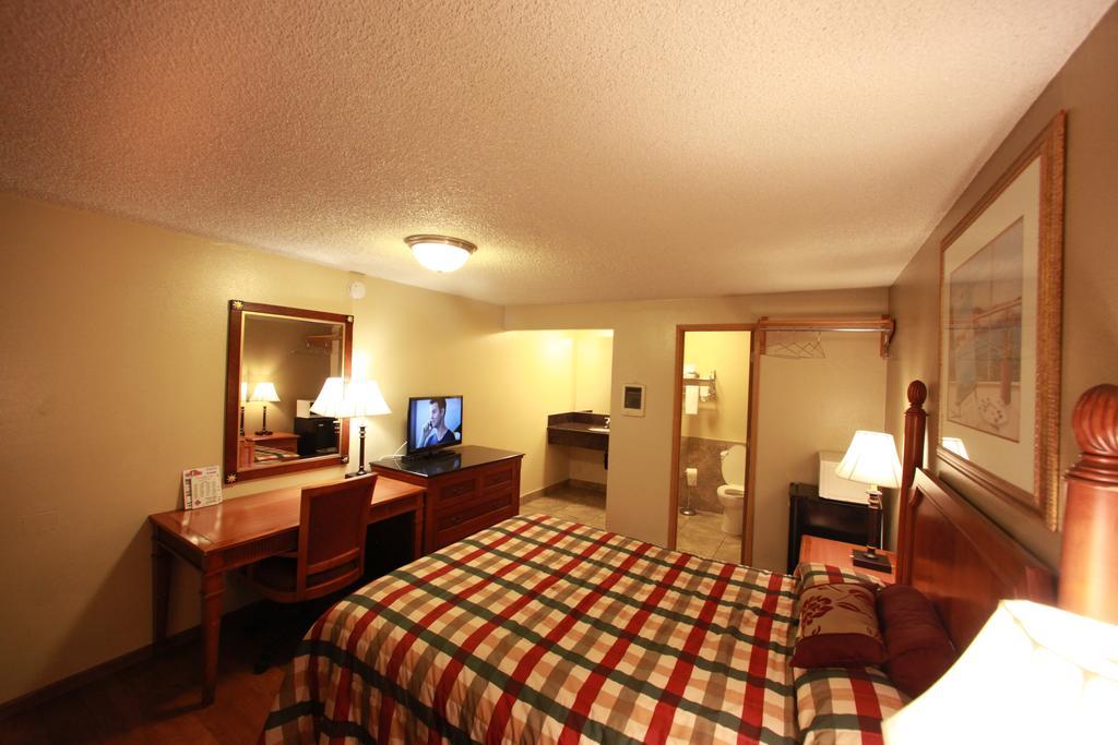 Executive Motel Eugene Room photo